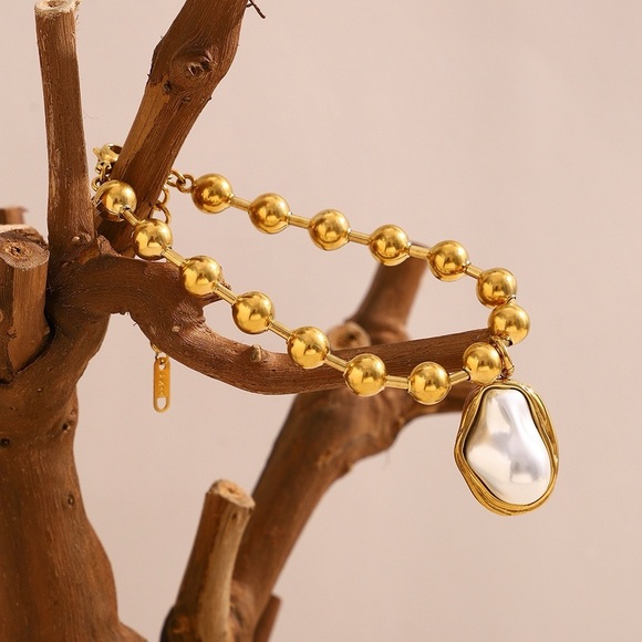 Gold Beaded Necklace with Baroque Pearl Pendant ✨ - Picture 12 of 12